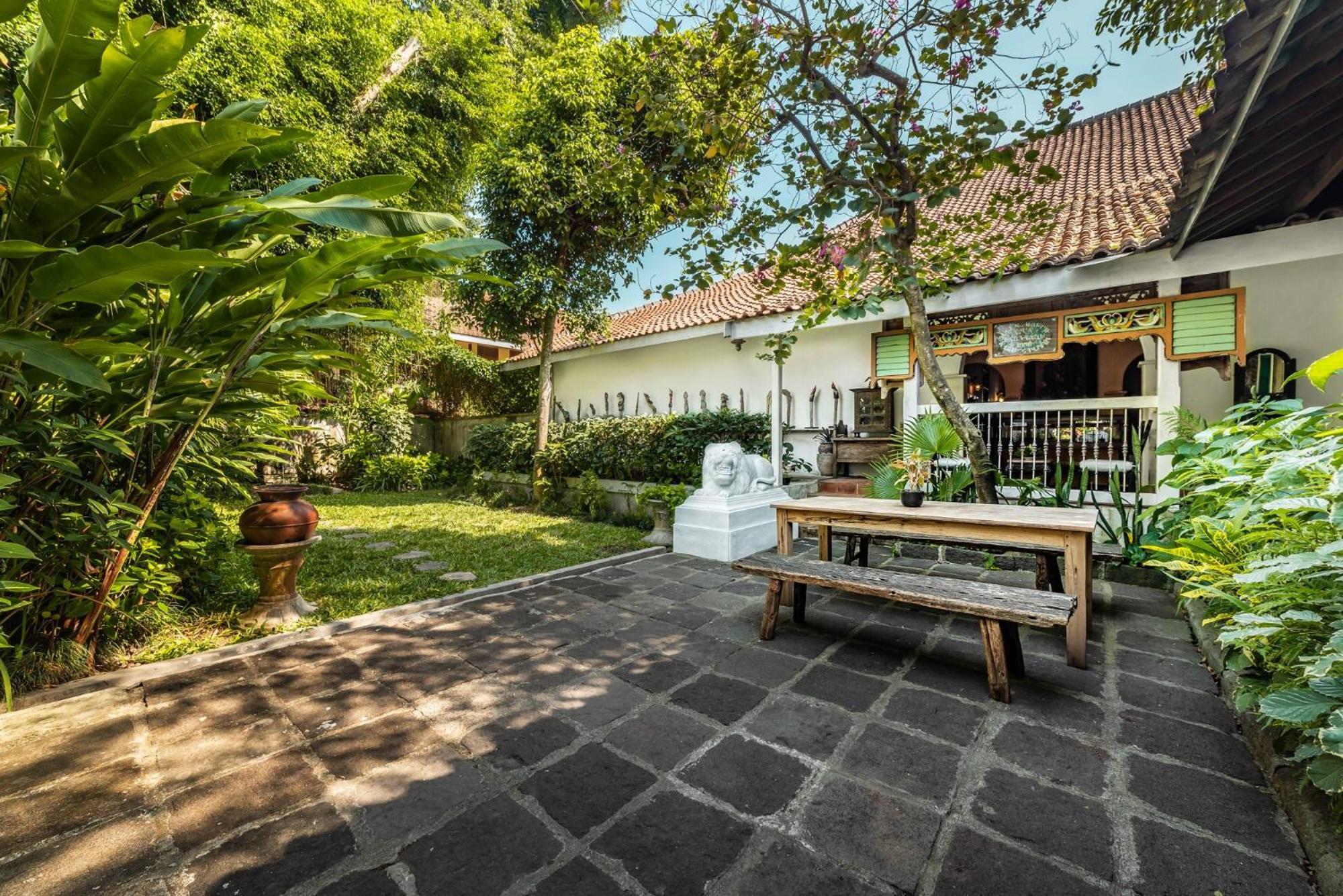 Hotel Tugu Blitar Εξωτερικό φωτογραφία