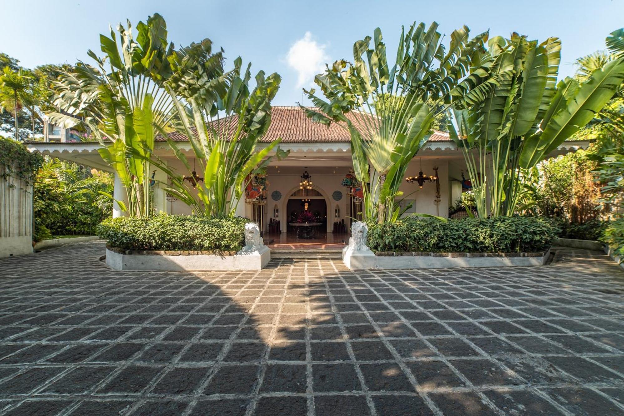 Hotel Tugu Blitar Εξωτερικό φωτογραφία